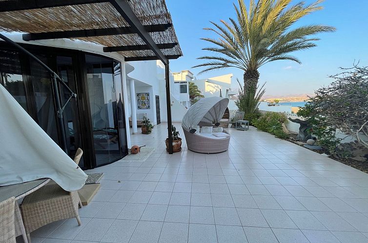 Vakantiehuis Eine romantische Villa direkt am Strand Sotaven