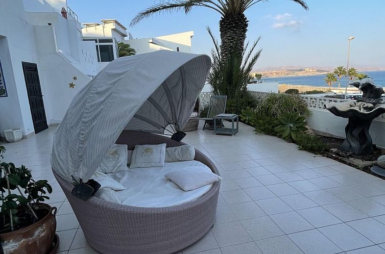 Vakantiehuis Eine romantische Villa direkt am Strand Sotaven