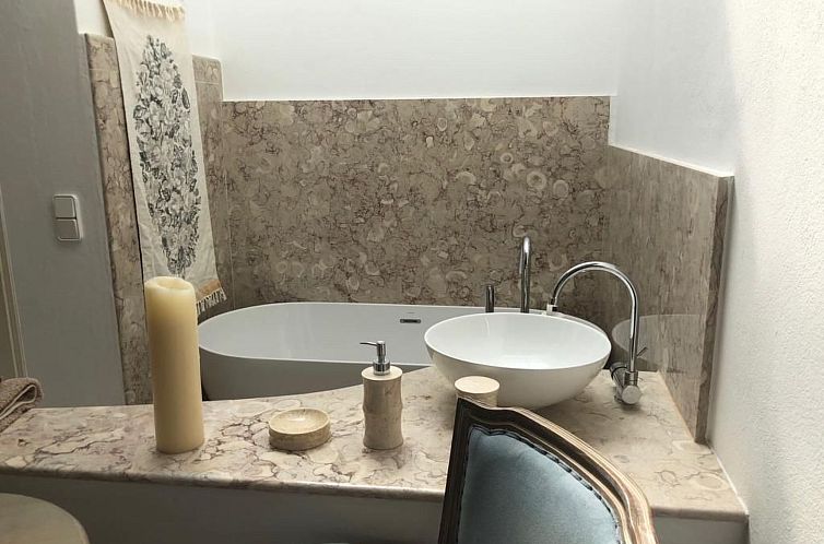 Vakantiehuis Eine romantische Villa direkt am Strand Sotaven