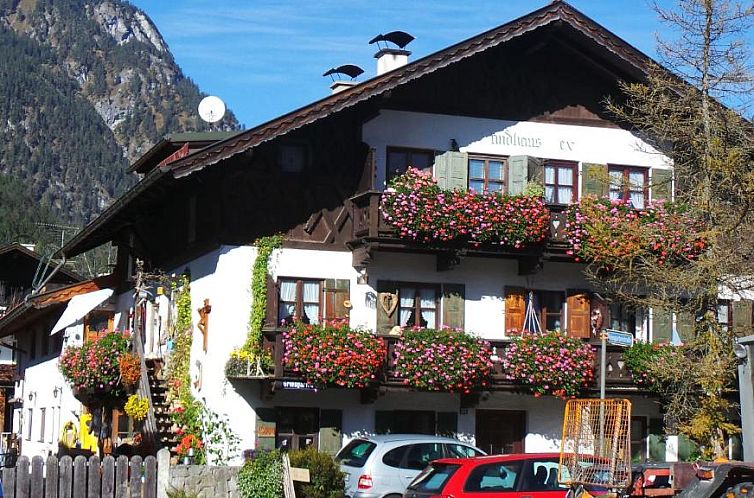 Yeti Lux - Family Garden Lodge