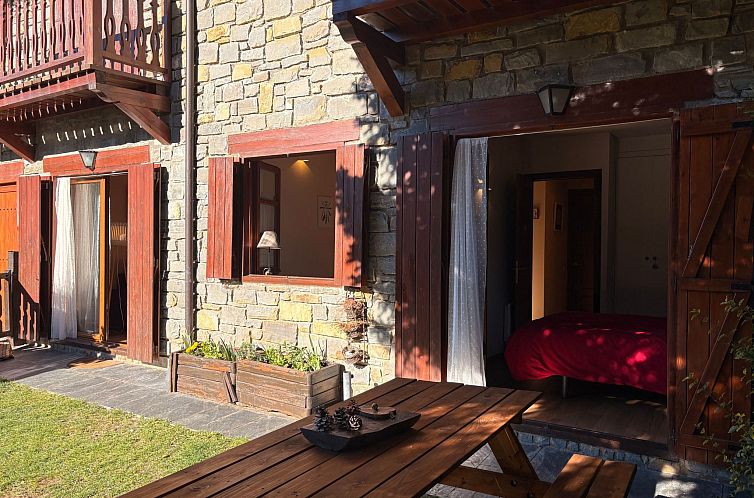 Appartement Wohnung mit privatem Garten und gemütlichem Pui