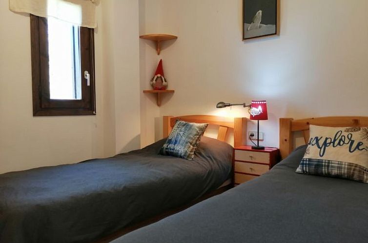 Appartement Geräumige Wohnung mit Garten und Schwimmbad Her