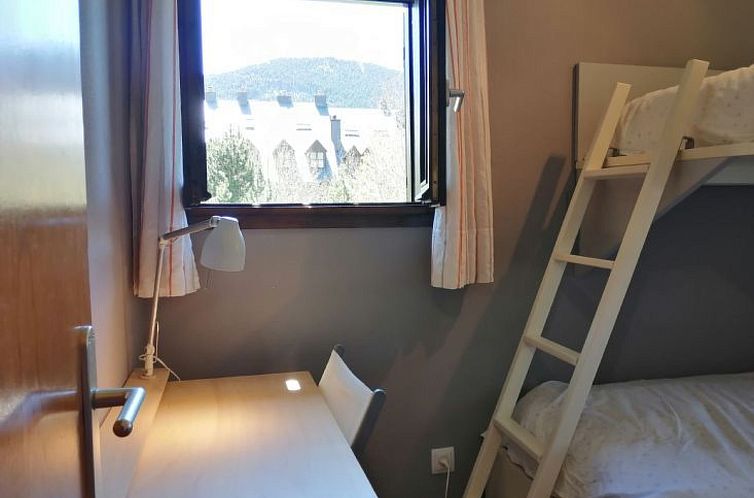 Appartement Geräumige Wohnung mit Garten und Schwimmbad Her