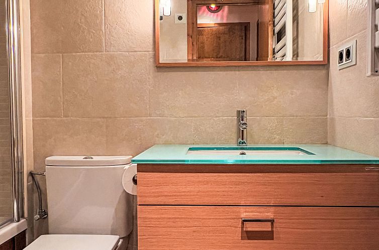 Appartement Geräumige Wohnung mit Garten und Schwimmbad Her