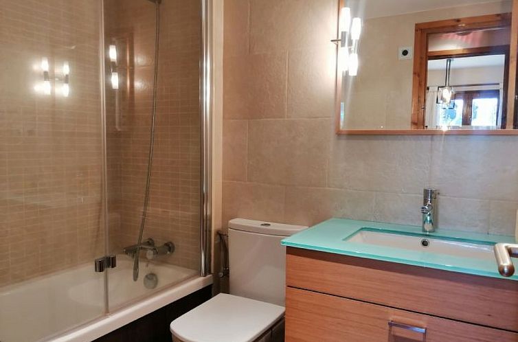 Appartement Geräumige Wohnung mit Garten und Schwimmbad Her