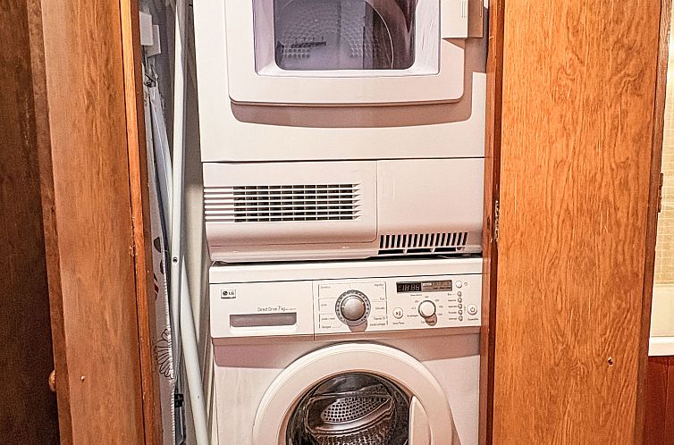 Appartement Geräumige Wohnung mit Garten und Schwimmbad Her