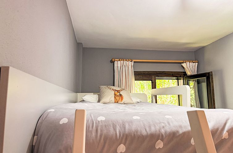 Appartement Geräumige Wohnung mit Garten und Schwimmbad Her