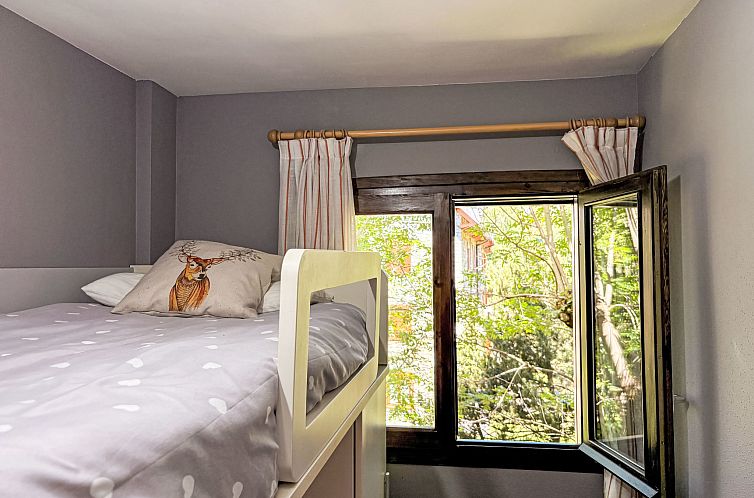 Appartement Geräumige Wohnung mit Garten und Schwimmbad Her