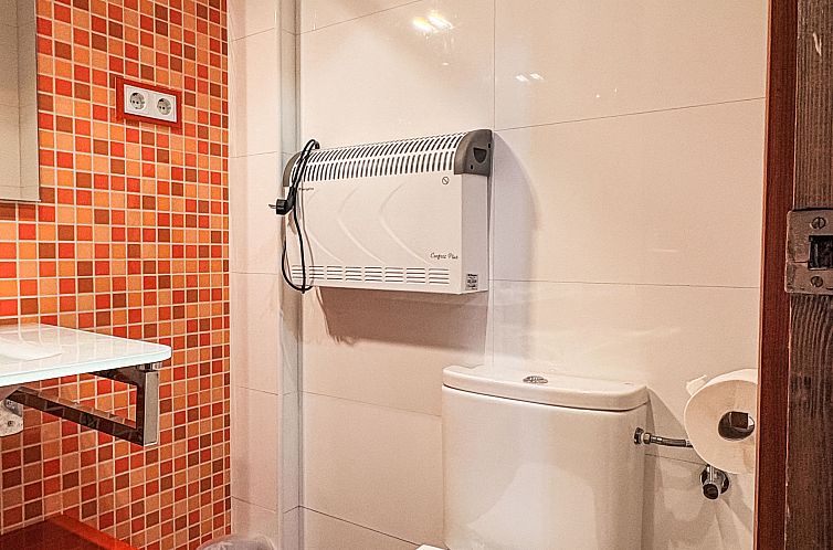 Appartement Geräumige Wohnung mit Garten und Schwimmbad Her