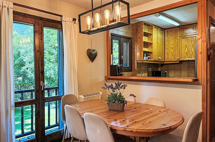 Appartement Geräumige Wohnung mit Garten und Schwimmbad Her