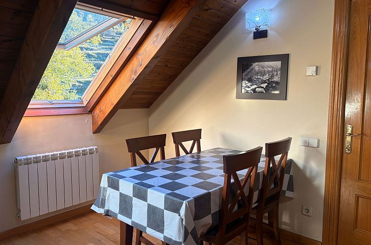 Appartement Dachgeschosswohnung mit Velux erta 3 Vall de Bo?