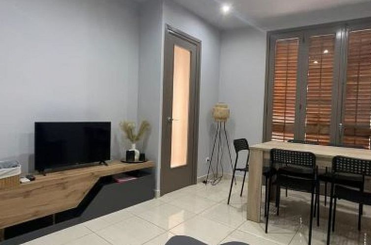 Appartement Wohnung "Stockwerk 2" mit Balkon