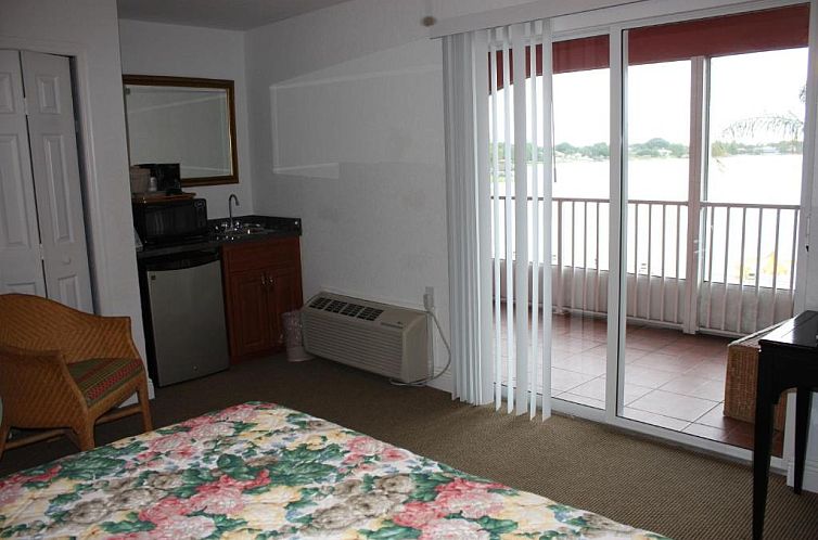 Lake Roy Beach Inn - Winter Haven