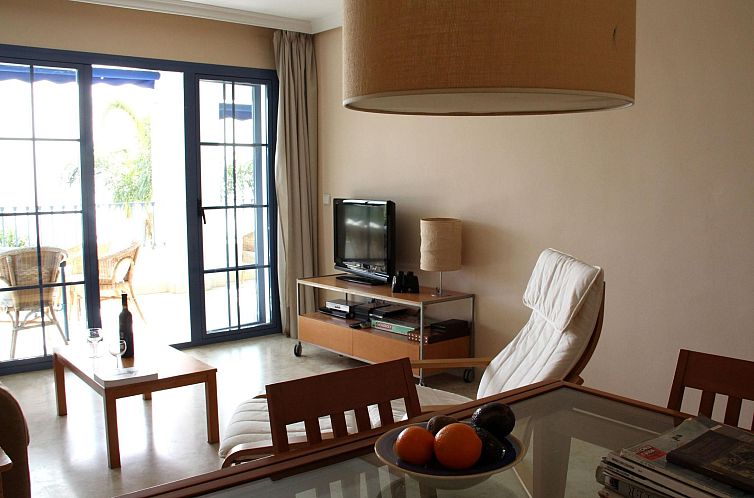 Appartement mit Terrasse, Pool und Garten