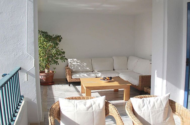 Appartement mit Terrasse, Pool und Garten