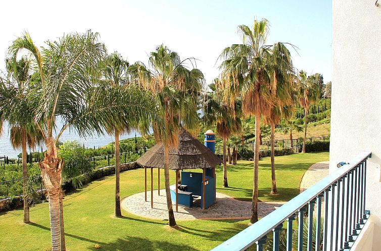 Appartement mit Terrasse, Pool und Garten