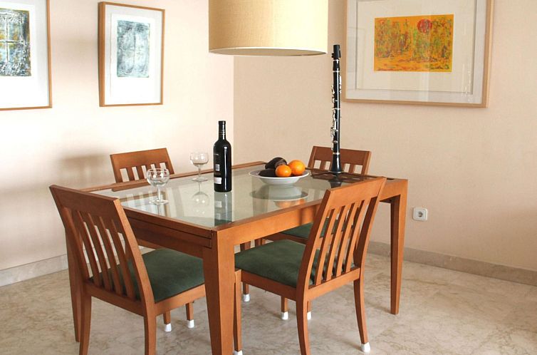 Appartement mit Terrasse, Pool und Garten