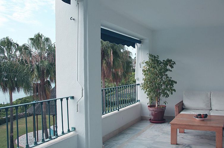Appartement mit Terrasse, Pool und Garten
