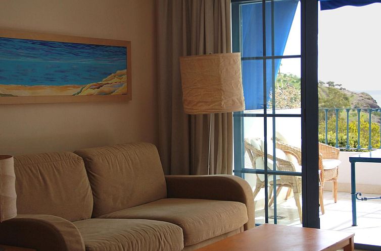 Appartement mit Terrasse, Pool und Garten