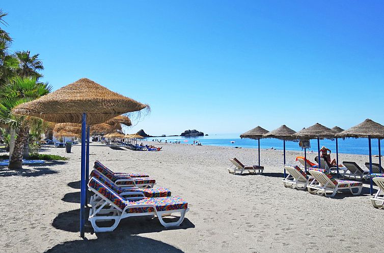 Appartement mit Terrasse, Pool und Garten