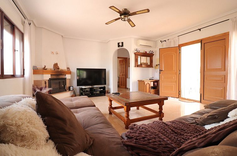 Chalet in Daya Vieja