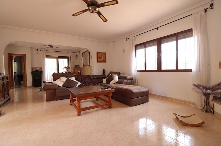 Chalet in Daya Vieja