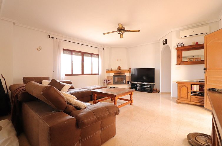 Chalet in Daya Vieja