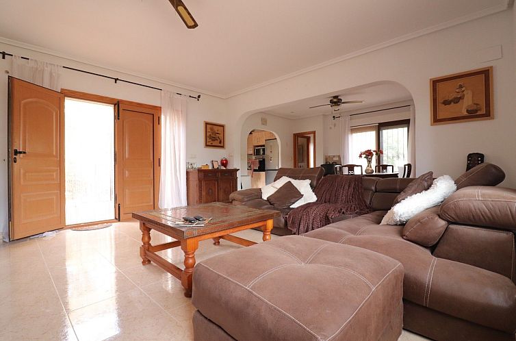 Chalet in Daya Vieja