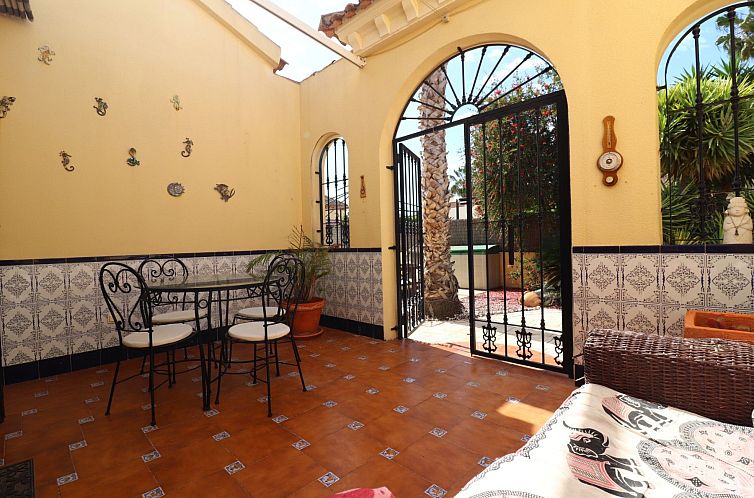 Chalet in Daya Vieja