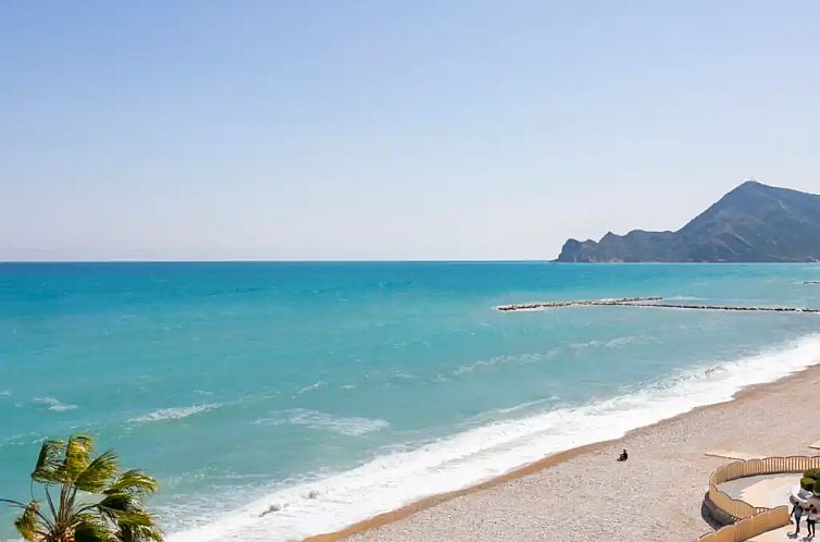 First Line Beach &amp; Bay View