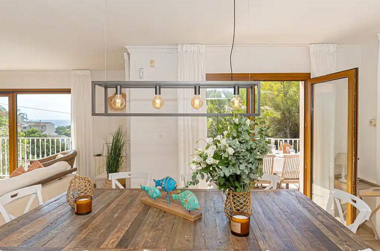 Villa met zwembad en super zeezicht