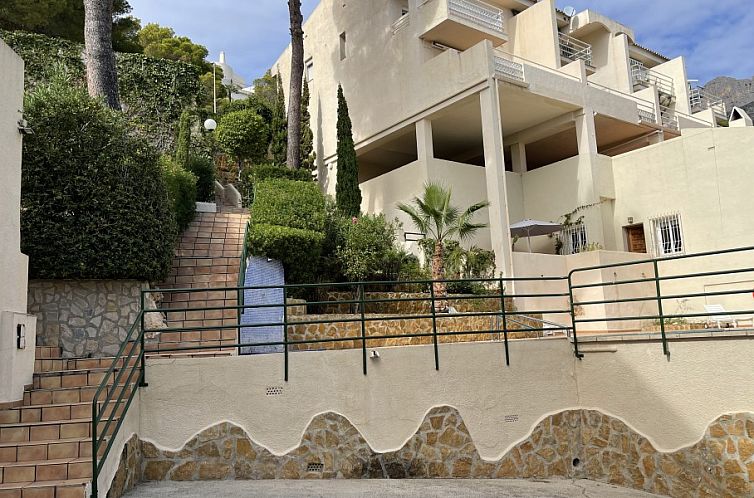 Vakantieverblijf Guillerma in Altea, Spanje, omgeven door natuur en mediterrane architectuur.