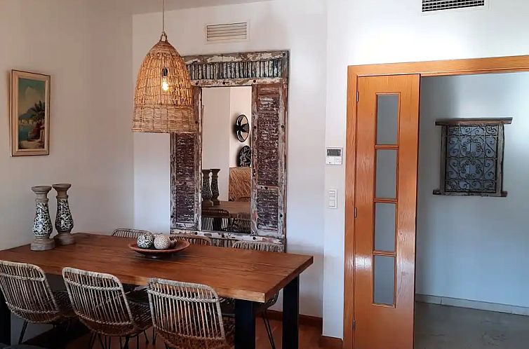 Luxe appartement met zwembad aan zee