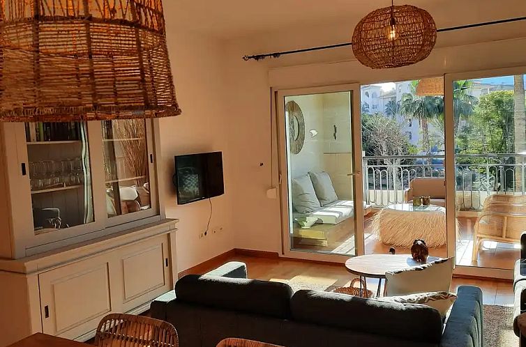 Luxe appartement met zwembad aan zee