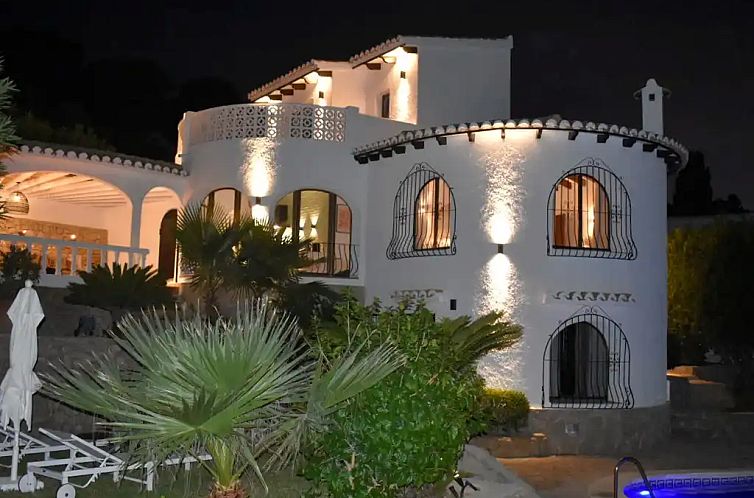 Villa Ayala met privé zwembad