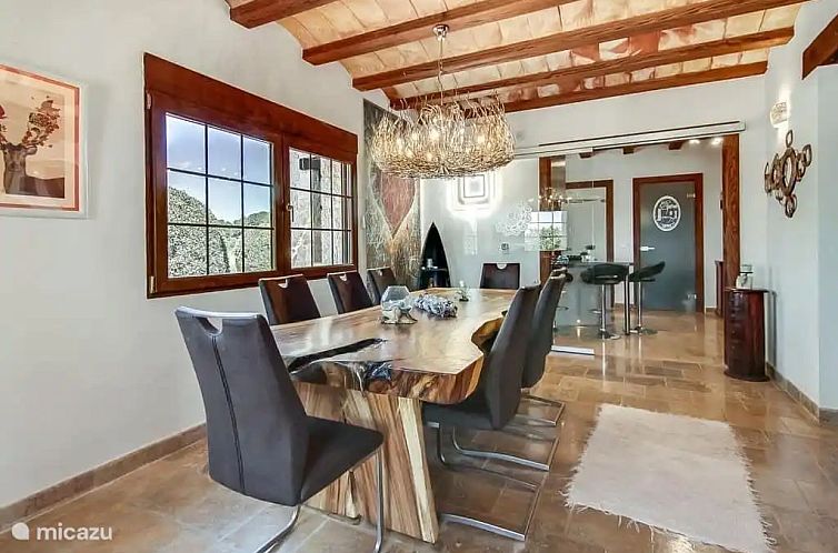 Luxe villa finca-stijl zwembad met zeezicht