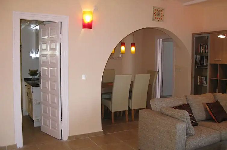 Gran Villa Beniarres met zeezicht