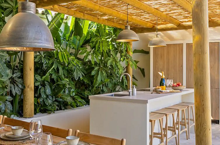 Melrose Place - Luxe Family Villa