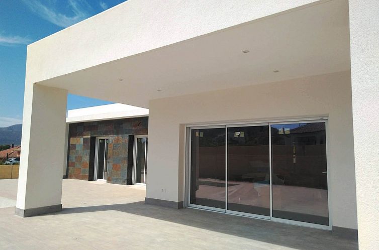Vrijstaande woning in La Romana