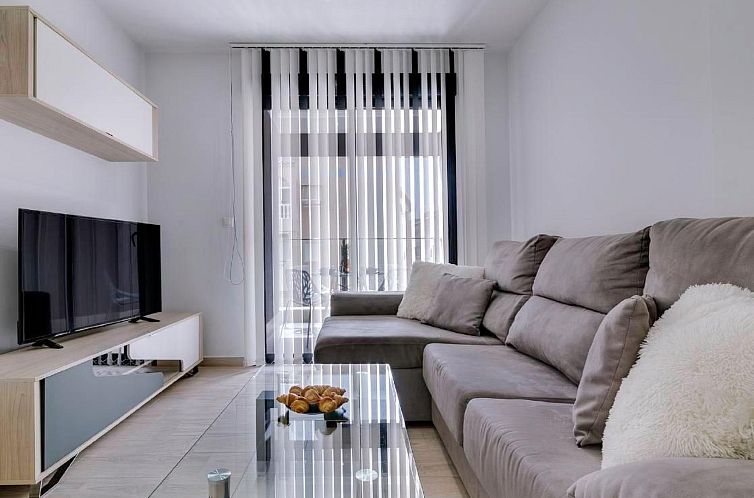 Appartement "Pinada Beach" mit Schwimmbad