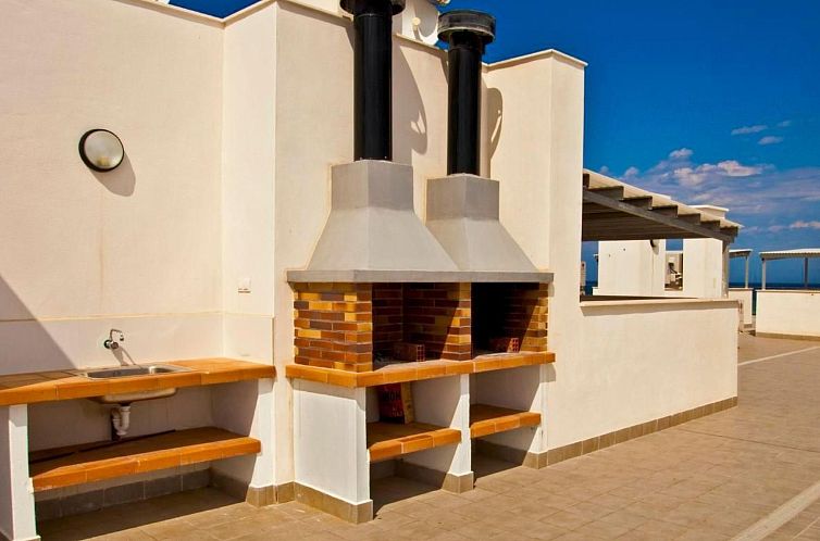 Appartement "Pinada Beach" mit Schwimmbad