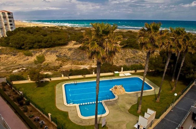 Appartement "Pinada Beach" mit Schwimmbad