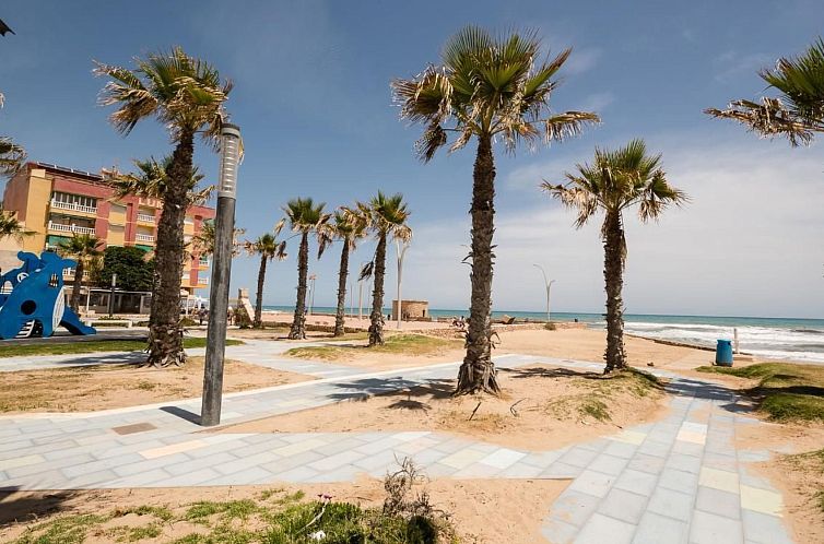 Appartement "Pinada Beach" mit Schwimmbad
