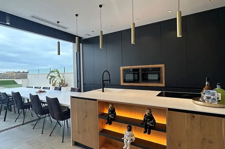 Royale villa met sauna en zwembad