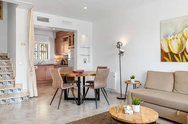 Ruime woning aan golfbaan