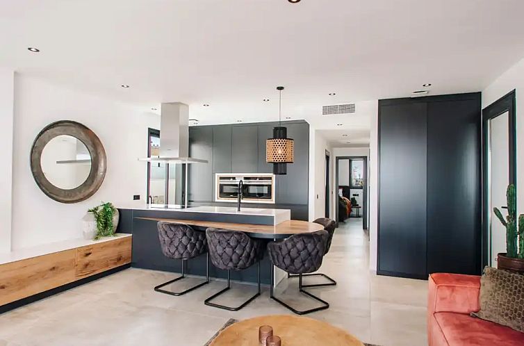 Royaal appartement met privezwembad