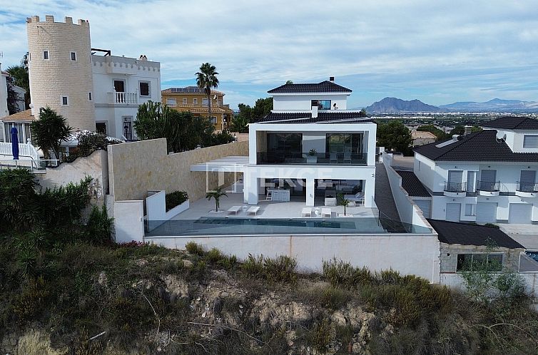 Vrijstaande woning in Rojales