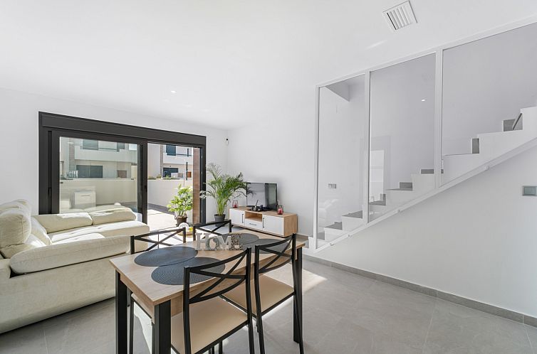Vrijstaande woning in Daya Nueva