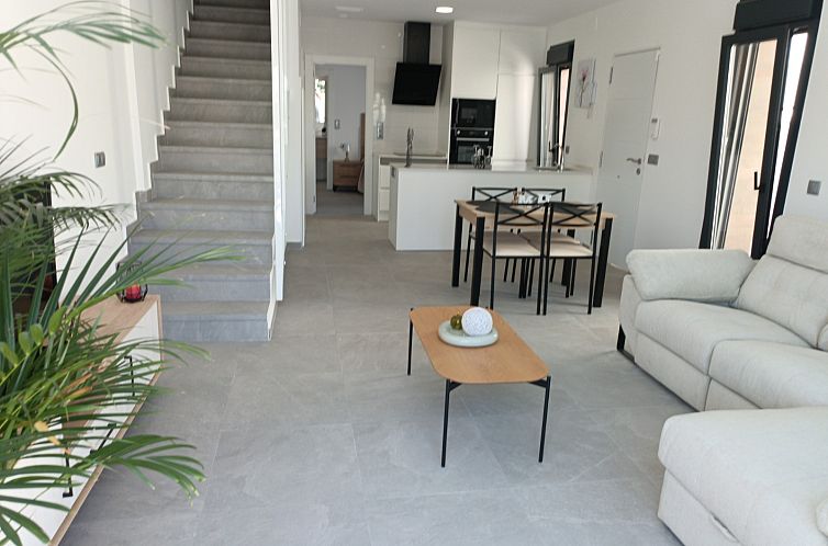 Vrijstaande woning in Daya Nueva