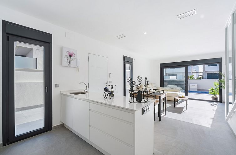 Vrijstaande woning in Daya Nueva